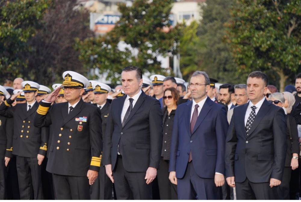 Pendik’te Atatürk Saygı ve Minnetle Anıldı